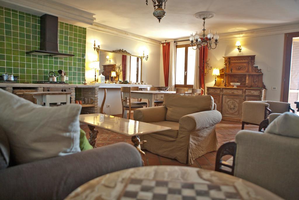 Tuscany Forever Famiglia Apartments Volterra Bagian luar foto