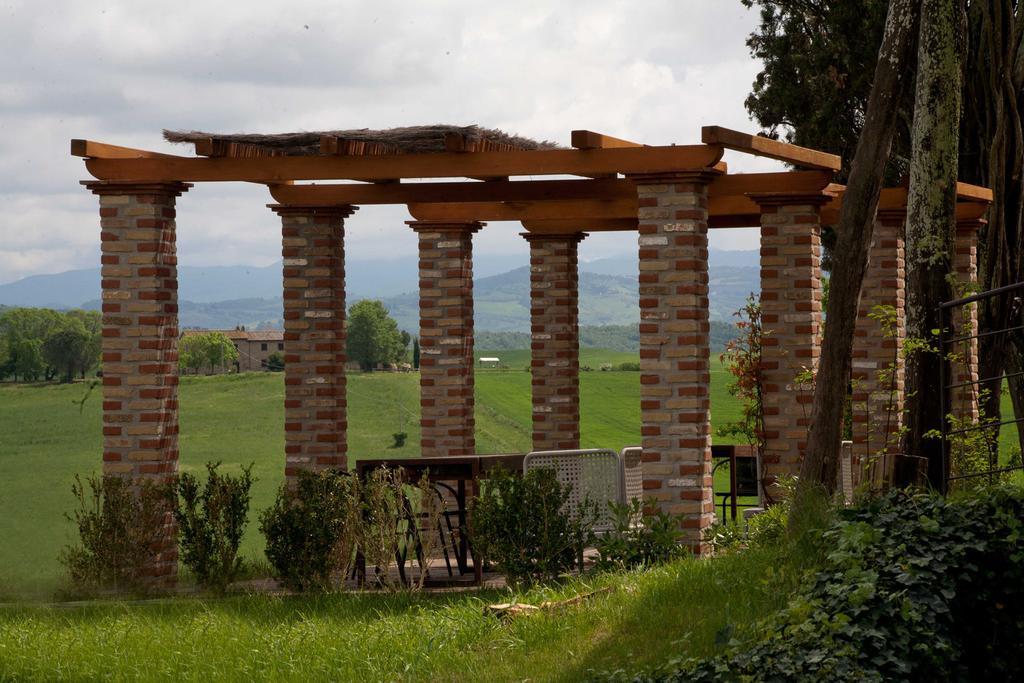 Tuscany Forever Famiglia Apartments Volterra Bagian luar foto