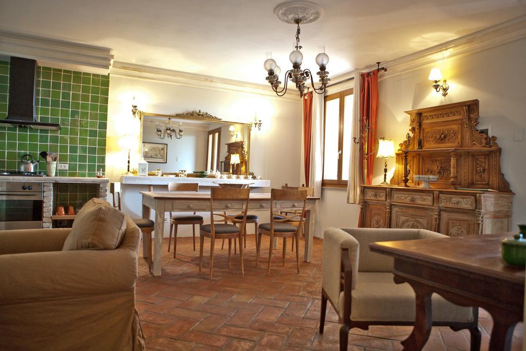 Tuscany Forever Famiglia Apartments Volterra Bagian luar foto