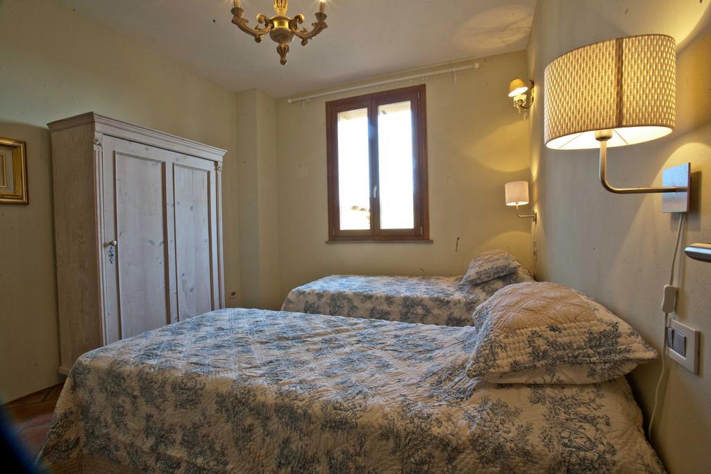 Tuscany Forever Famiglia Apartments Volterra Bagian luar foto