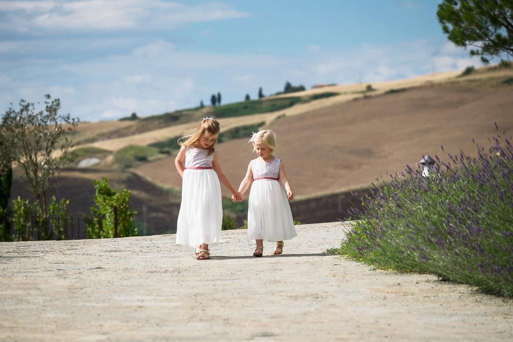 Tuscany Forever Famiglia Apartments Volterra Bagian luar foto