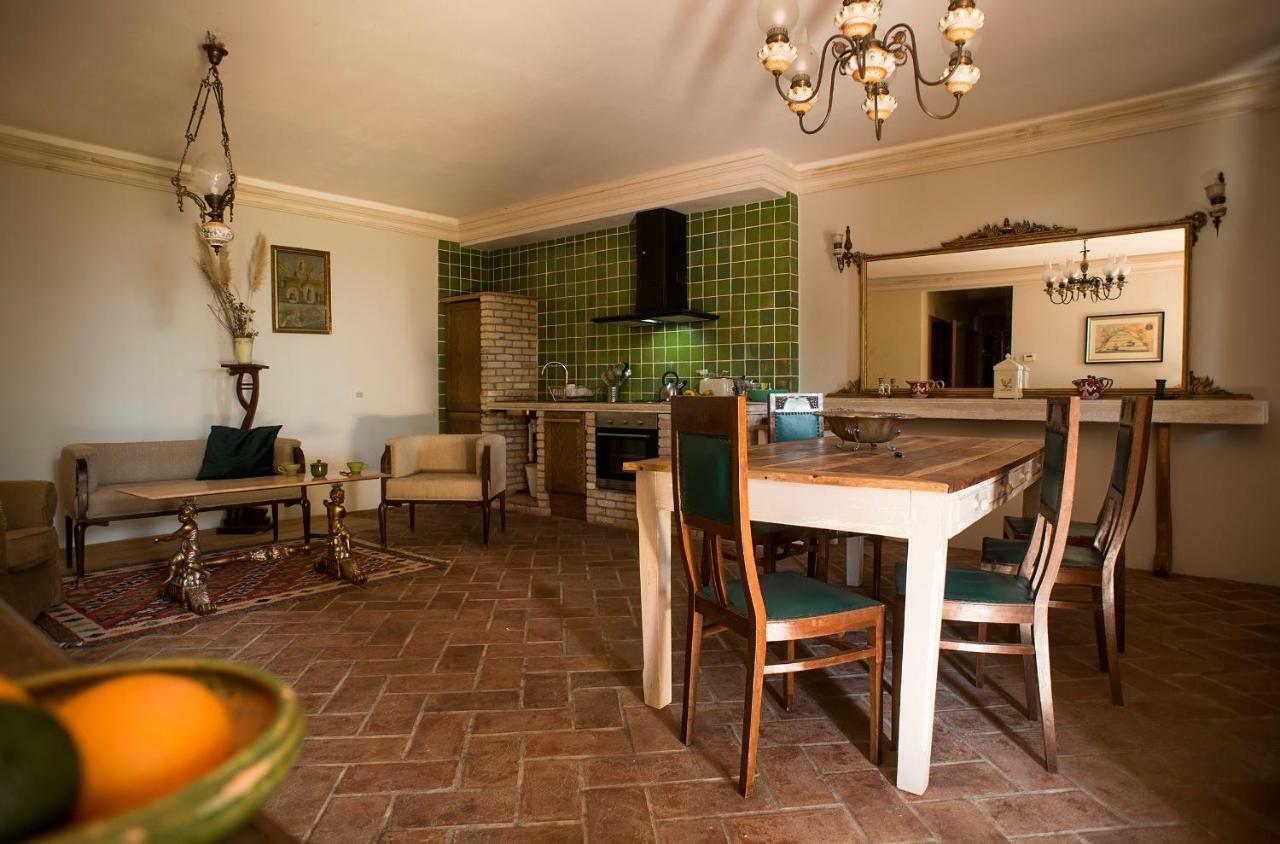 Tuscany Forever Famiglia Apartments Volterra Bagian luar foto