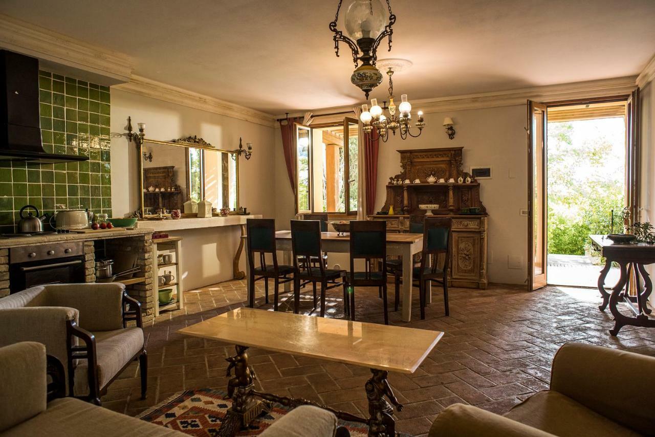 Tuscany Forever Famiglia Apartments Volterra Bagian luar foto